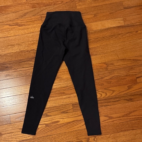 Alo High-Waisted Black Leggings - Picture 3 of 3